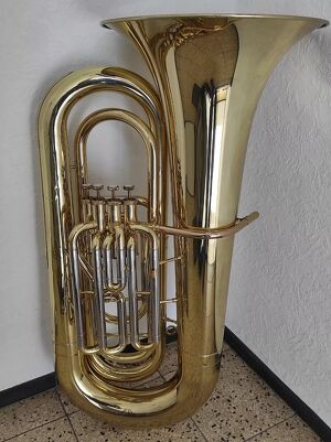 B - Tuba Yamaha 321
