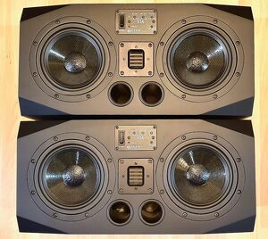2 x HK Soundcaddy ONE Transportables