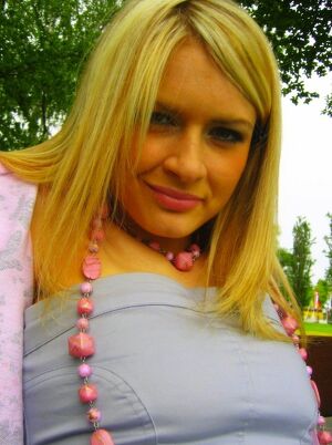 junge Blondine sucht Lebensglück