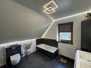 TOPANGEBOT ! STILVOLL MODERNISIERTES EINFAMILIENHAUS MIT SCHWIMMBEREICH IN RUHIGER SONNENLAGE