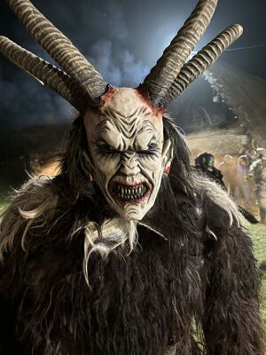 Perchtenlauf des Vereins Diabolos Sandl